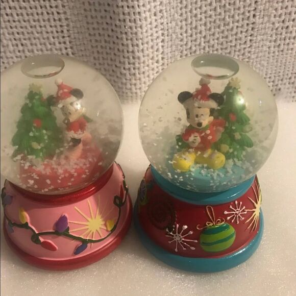 Disney mickey mouse and minnie mouse musical christmas snow globes set - Picture 3 of 8